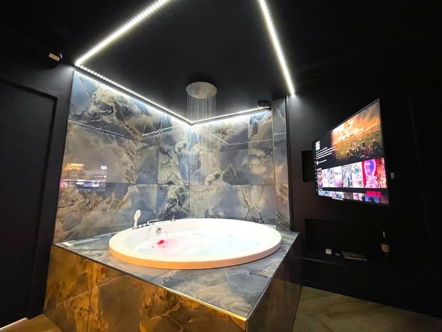 Myinsolite-L'Onyx Vauvert Exterior foto